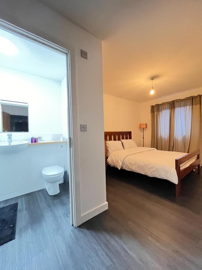 Spacious London Apartment 5 Min Walk To Leytonstone Underground Station And 5 Stops To Zone 1 Εξωτερικό φωτογραφία