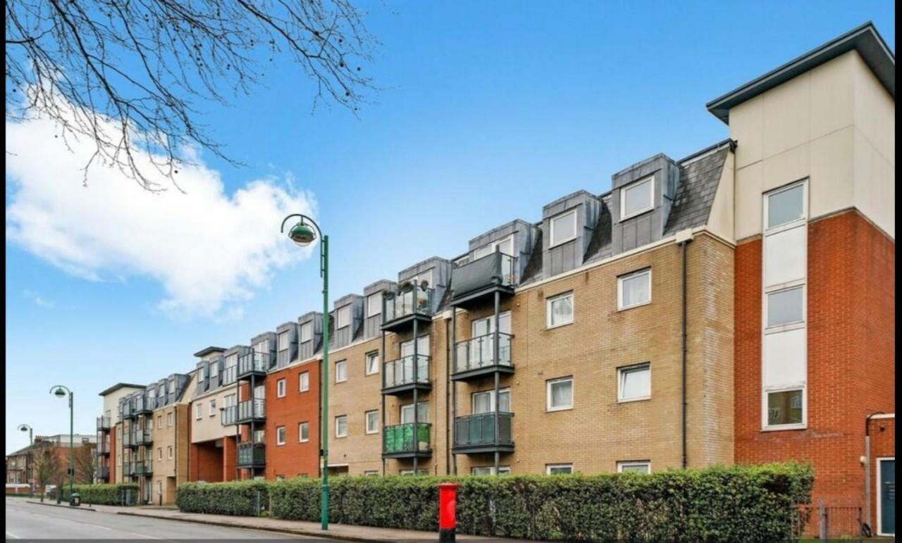 Spacious London Apartment 5 Min Walk To Leytonstone Underground Station And 5 Stops To Zone 1 Εξωτερικό φωτογραφία
